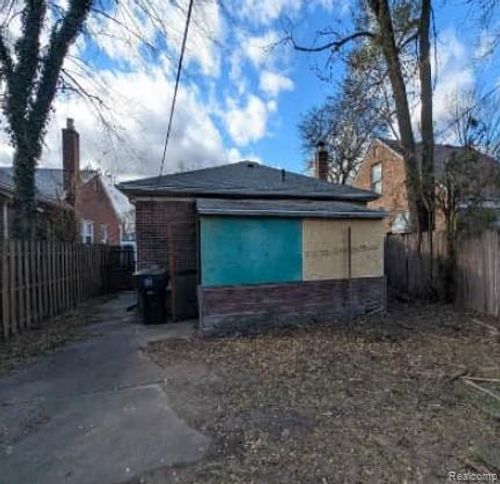 20542 Ashton Ave, Detroit, MI, 48219-1558 | Card Image