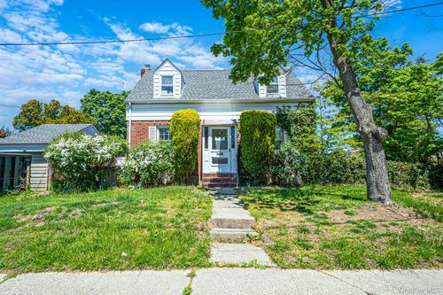 140 Freeman Ave, Elmont, NY, 11003-4131 | Card Image