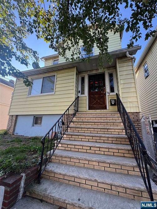 323 Devon St, Kearny, NJ, 07032-2611 | Card Image