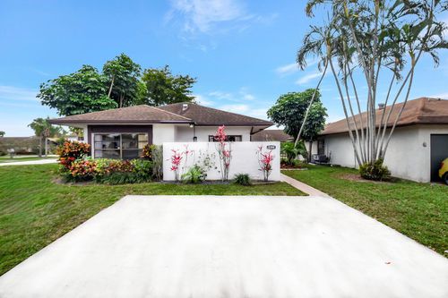 5384 Mendoza St, West Palm Beach, FL, 33415-9110 | Card Image