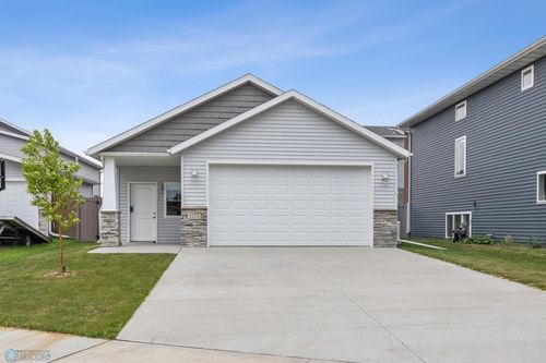 3222 10th St N, Fargo, ND, 58102-1308 | Card Image
