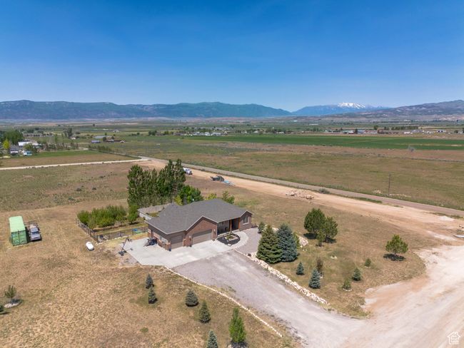 Aerial view of sparsely populated area with a mountainous background | Image 35