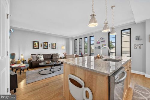 apt-203-1701 16th St Nw, WASHINGTON, DC, 20009-3160 | Card Image