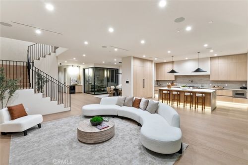 14738 Otsego St, Sherman Oaks, CA, 91403-1439 | Card Image