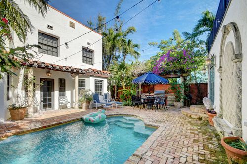 713 Sunset Rd, West Palm Beach, FL, 33401-7843 | Card Image