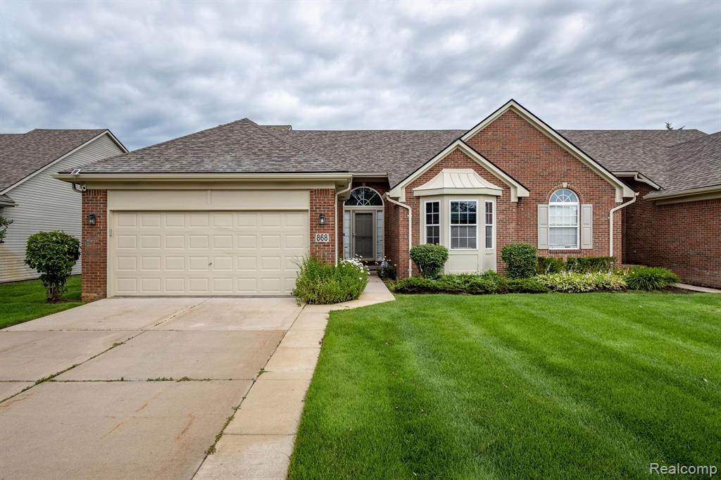 Woodhaven Dr, Commerce Township, MI 48390
