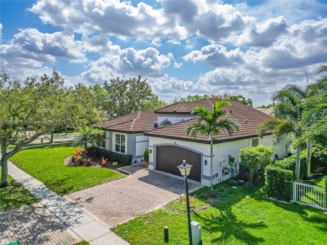 18708 Sw 47th St, House other with 5 bedrooms, 3 bathrooms and null parking in Miramar FL | Image 7