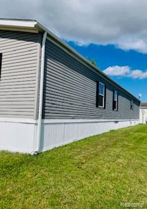 29977 Applewood, Flat Rock, MI, 48134-9662 | Card Image