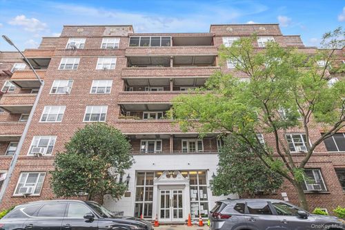 6g-83-33 Austin Street, New York, NY, 11415 | Card Image