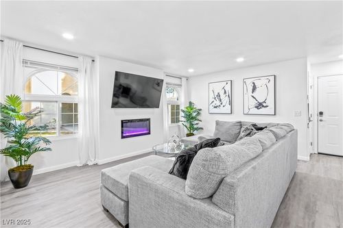 1073-3145 E Flamingo Rd, Las Vegas, NV, 89121-4352 | Card Image