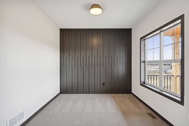 Office / Den | Image 11