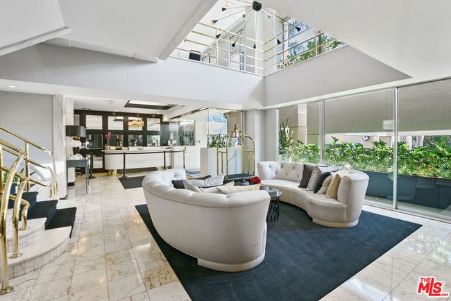 Lobby | Image 18