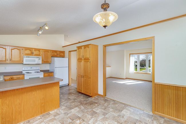 Vaulted dinette & kitchen | Image 11