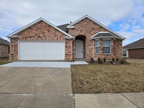 945 Zachary Dr, Arlington, TX, 76002-5000 | Card Image