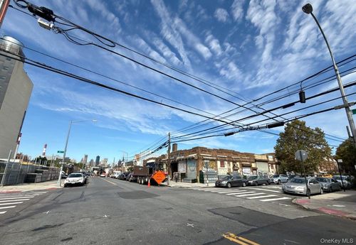 24 37th Ave, Long Island City, NY, 11101-2120 | Card Image