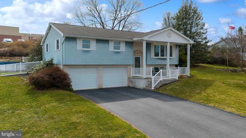 417 Frederick Dr, DALLASTOWN, PA, 17313-9781 | Card Image