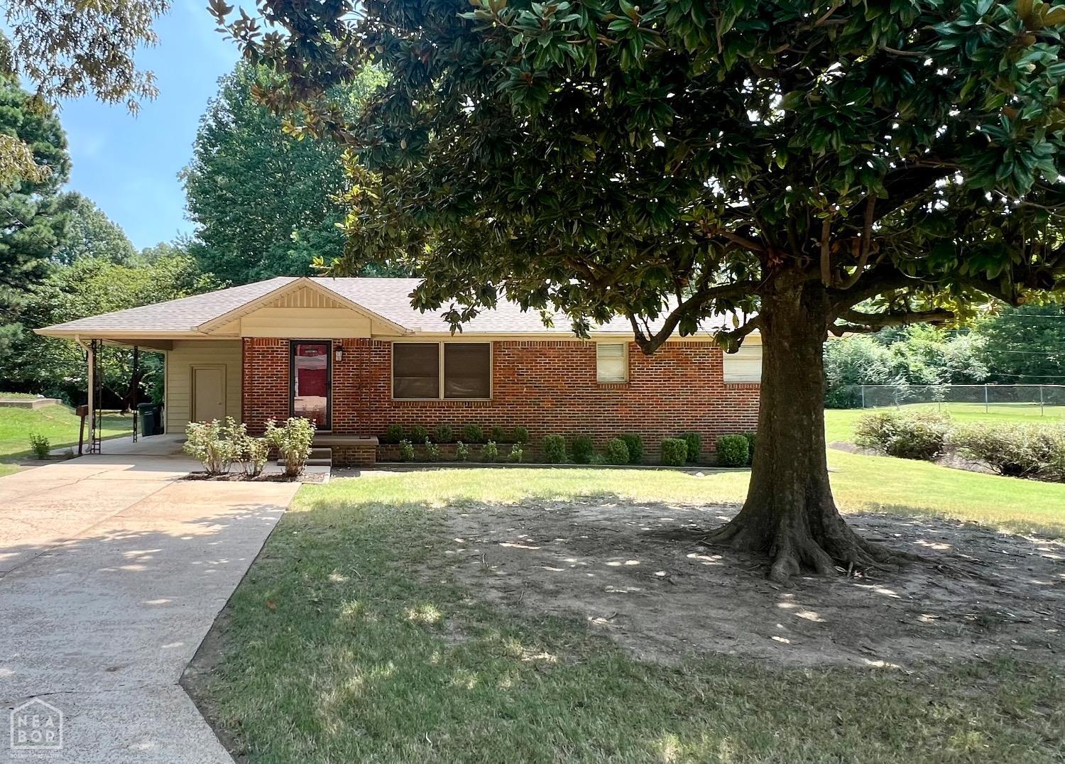 Circle Dr, Jonesboro, AR 72401