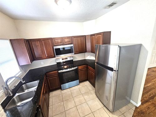 1927 W 10th St, Dallas, TX, 75208-5733 | Card Image