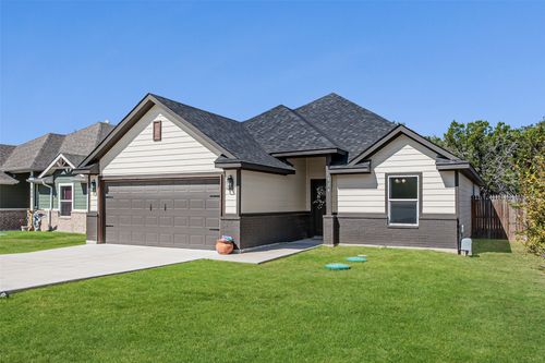 924 Colorado River Dr, Granbury, TX, 76048-5824 | Card Image