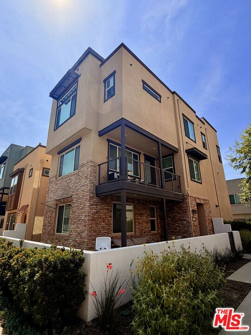 657 Daniel Freeman Cir, Inglewood, CA, 90301-4146 | Card Image