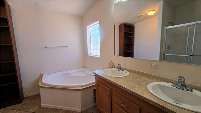 Bathroom | Image 25