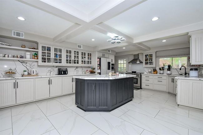 4615 W Walnut St, House other with 5 bedrooms, 4 bathrooms and 2 parking in Pearland TX | Image 11