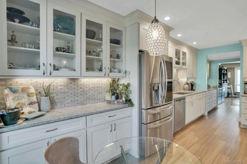 188 Pond View Ln, Smithtown, NY, 11787-5200 | Card Image