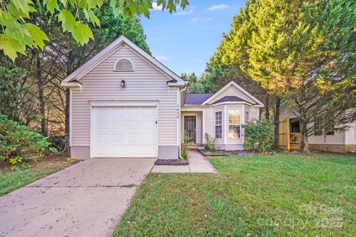 1626 Oakdale Green Dr, Charlotte, NC, 28216-1576 | Card Image