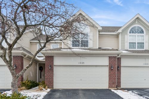 1223 Townes Cir, Aurora, IL, 60502-6743 | Card Image
