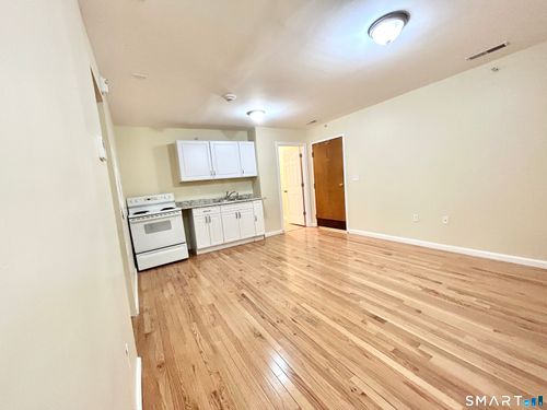 2i-135 W Main St, Waterbury, CT, 06702-2017 | Card Image