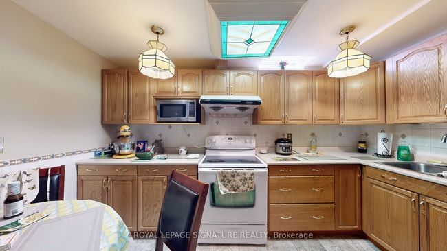 180 Kingknoll Dr, House other with 8 bedrooms, 4 bathrooms and 2 parking in Brampton ON | Image 36