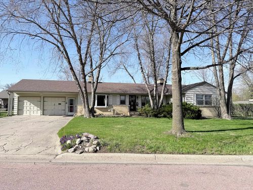 1111 Breezy Meadow Ln, Spencer, IA, 51301-3053 | Card Image