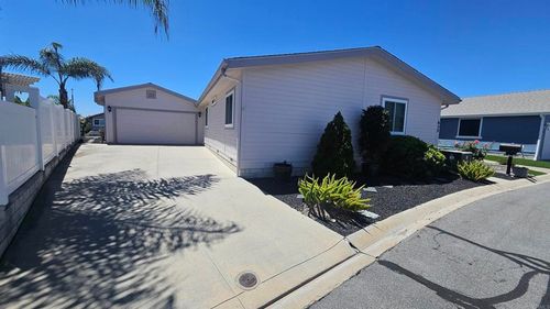 652 Via Santa Paulo, Vista, CA, 92081-6370 | Card Image