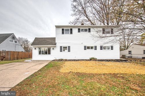 31 Nature Ln, LEVITTOWN, PA, 19054-3803 | Card Image