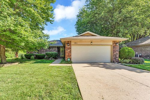 1011 W Tracy St, Springfield, MO, 65807-2569 | Card Image
