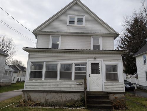 329 North Ave, Medina, NY, 14103-1511 | Card Image