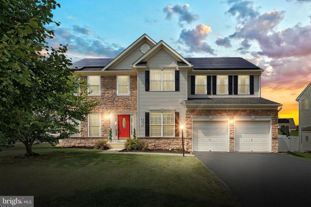 Brownstone Ct, Dover, PA 17315