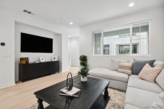 2581 Broom Ln, Townhouse with 4 bedrooms, 4 bathrooms and 2 parking in Carlsbad CA | Image 12