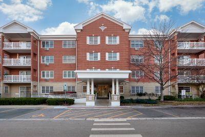 111 - 1220 Depot Street, Condo with 2 bedrooms, 2 bathrooms and 1 parking in Glenview IL | Image 1