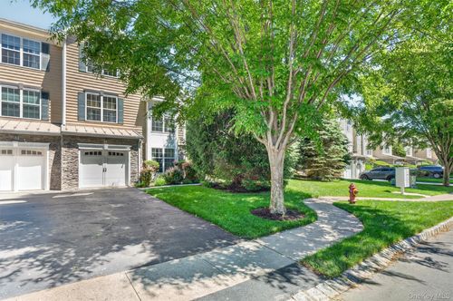 801 Huntington Dr, Fishkill, NY, 12524-4917 | Card Image
