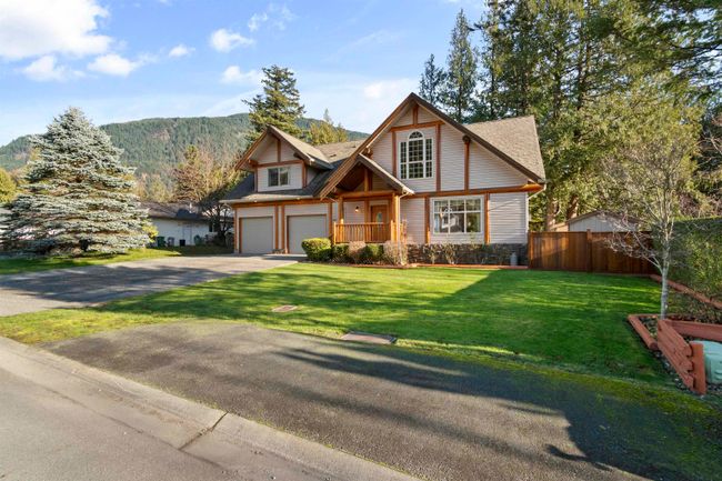 857 Myng Crescent, House other with 3 bedrooms, 2 bathrooms and null parking in Harrison Hot Springs BC | Image 37