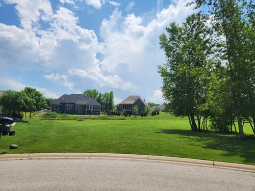 1924667 River Edge Ct, PEWAUKEE, WI, 53072-8502 | Card Image