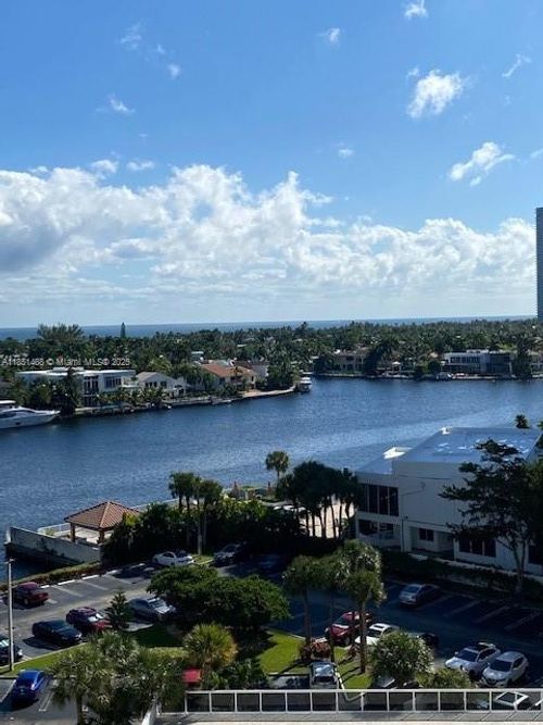 apt-934-20505 E Country Club Dr, Aventura, FL, 33180-3038 | Card Image