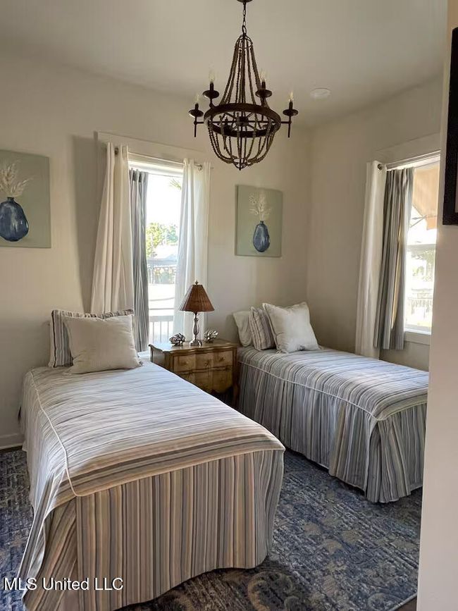 Twin Beds 1 | Image 13