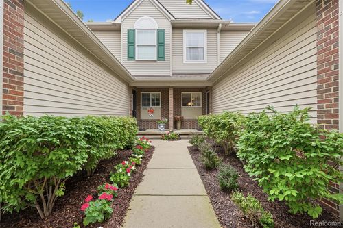 530 Newberry Ln, Howell, MI, 48843-9558 | Card Image