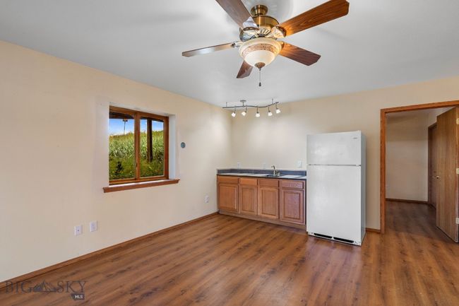Kitchenette lower level | Image 40