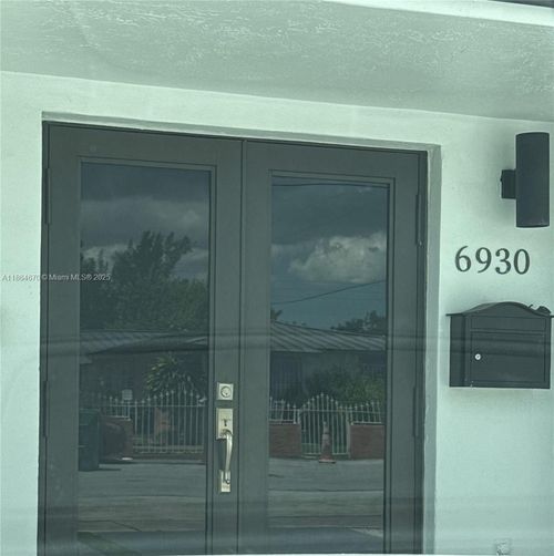 1-6930 Sw 22nd St, Miami, FL, 33155-1752 | Card Image