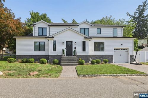 68 Serpentine Rd, Demarest, NJ, 07627-2132 | Card Image