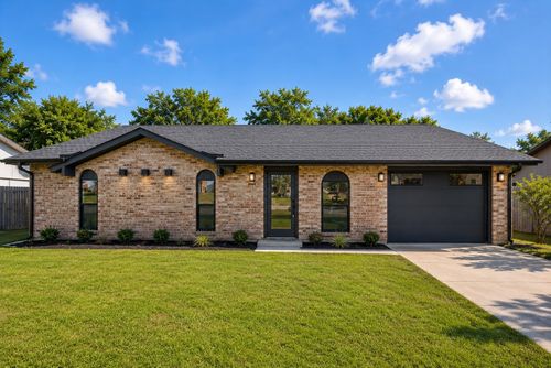 132 Yorkshire Dr, Cedar Hill, TX, 75104-2708 | Card Image