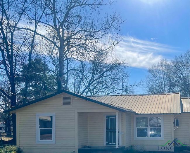 338 E Peters St, House other with 3 bedrooms, 2 bathrooms and null parking in De Kalb TX | Image 7
